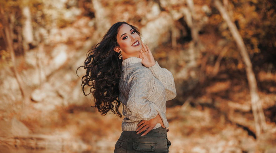 Premium Photo | Beautiful model posing outdoor nature / adult girl model  outdoor nature, happy woman in a summer landscape field